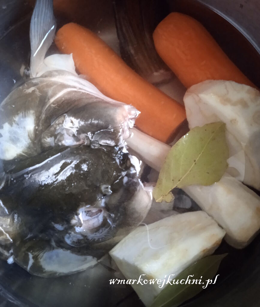 Gotowanie warzyw, głowy i płetw karpia