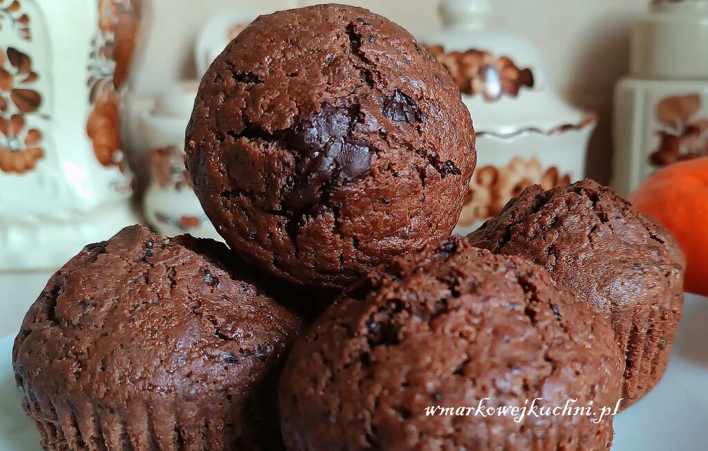 Upieczone muffinki czekoladowe