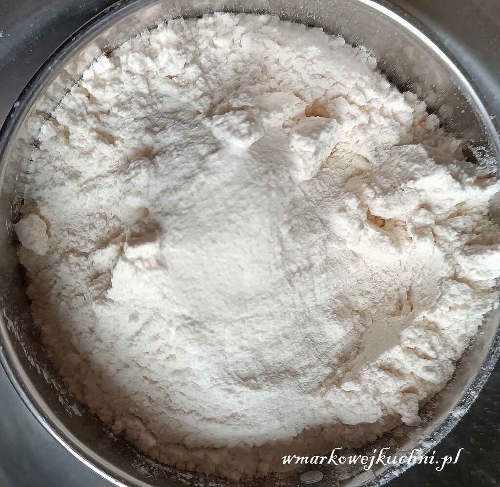 Mąka z proszkiem do pieczenia